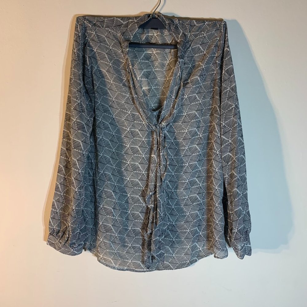 Forever 21 Long Sleeves Blouse black and white with figures